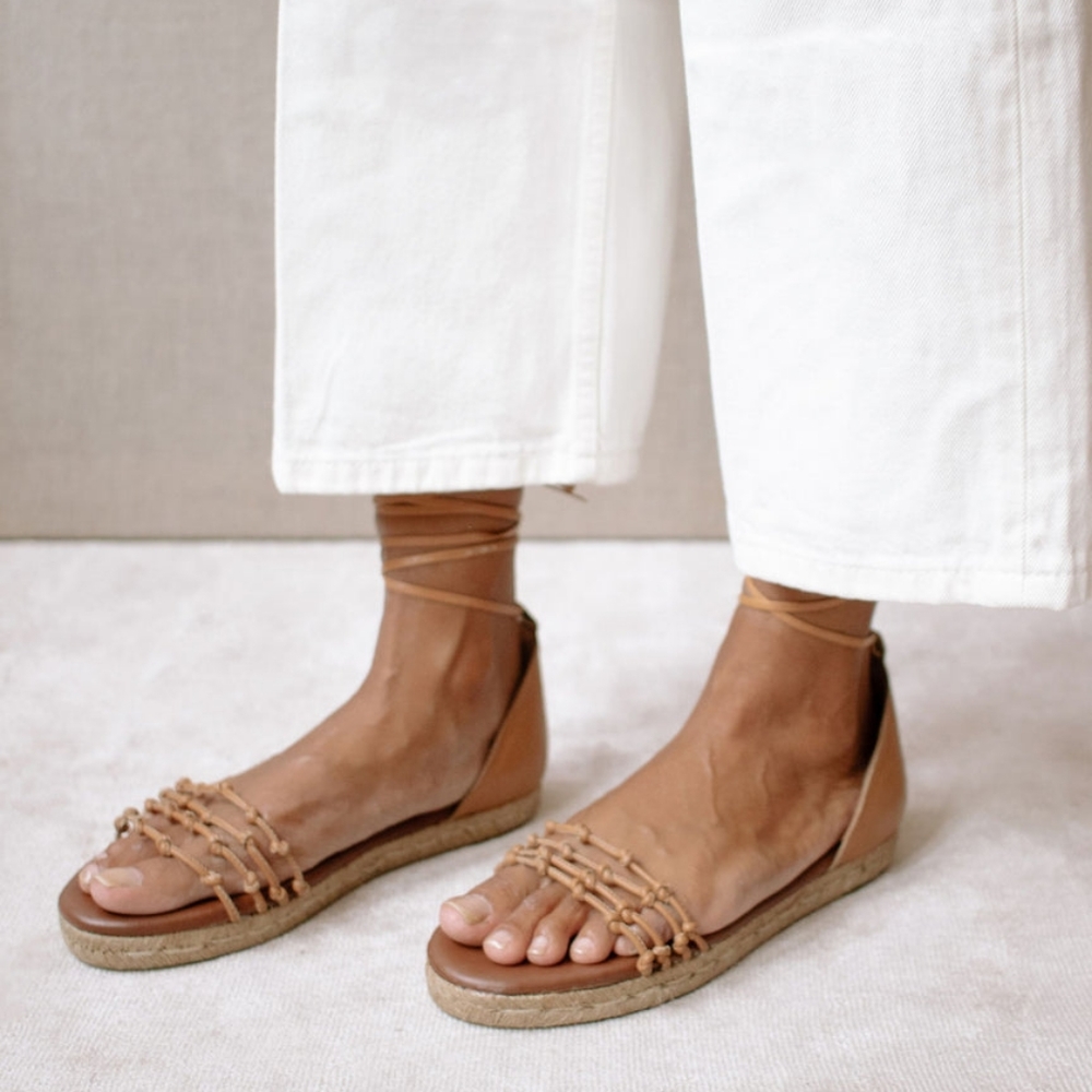 ALOHAS Wanderer Camel Sandal size 5